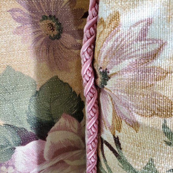 Decorative pillows - Picture 3 of 5